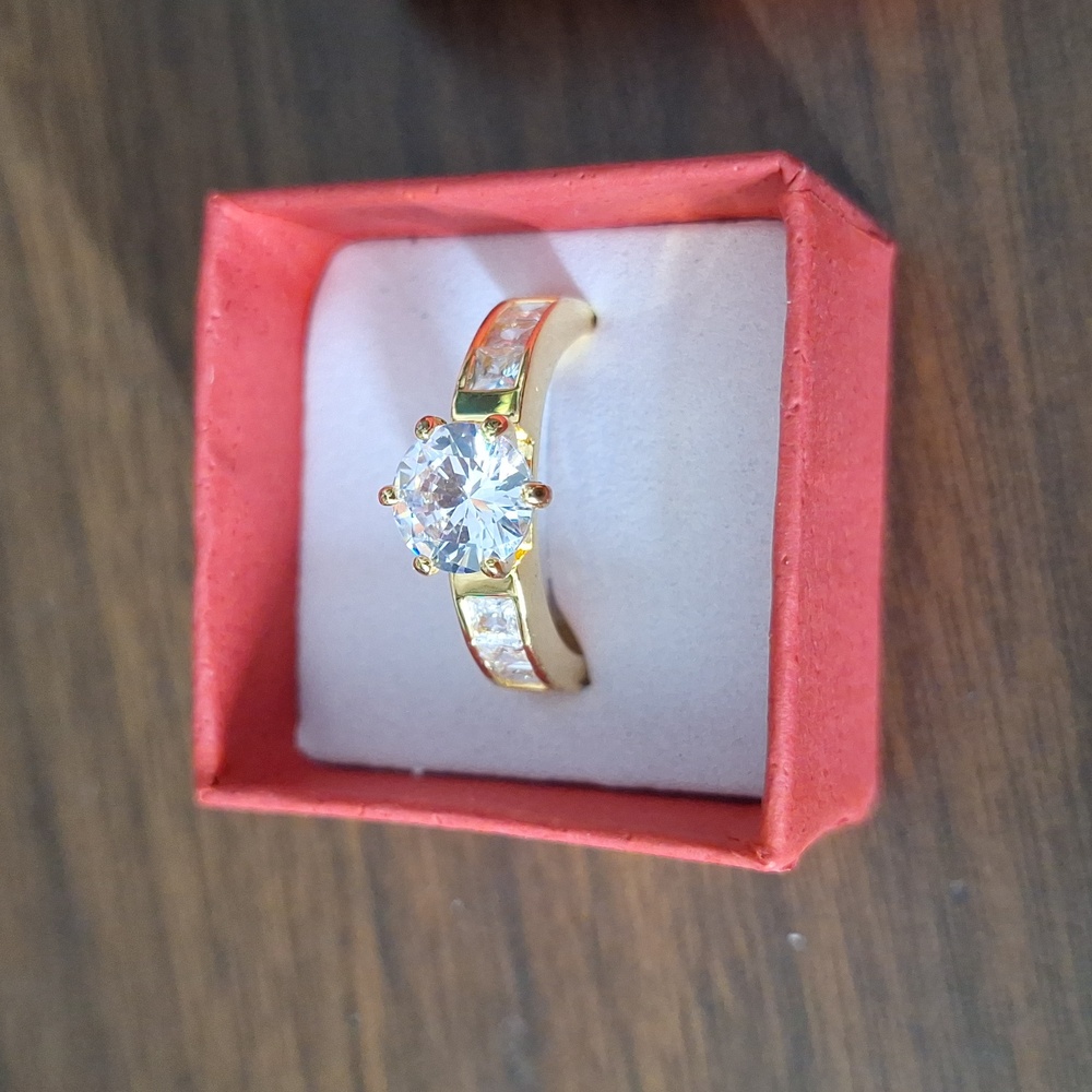 Swarovski diamond ring round cut size 9.5